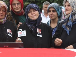 Şehit polis toprağa verildi