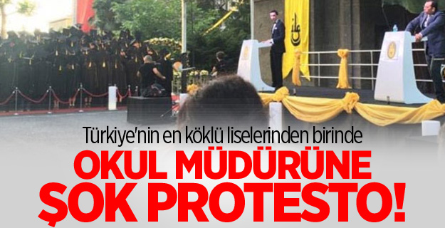 Okul müdürüne şok protesto