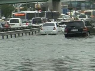 İstanbul'da trafik durma noktasına geldi!