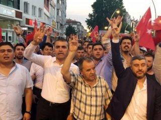 AK Parti ve MHP’liler kol kola yürüdü