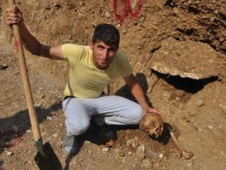 Altyapı çalışmalarında mezarlık çıktı