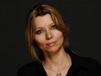 Elif Şafak'tan Türkiye İran Olacak Yazısı