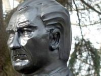 CHP'li belediyenin Atatürk heykeli tepki çekti