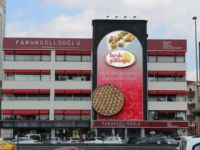 Kayyum o baklavacının tabelasını indirdi