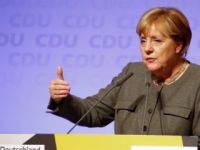 Merkel korkudan Türkçe 'konuştu'!