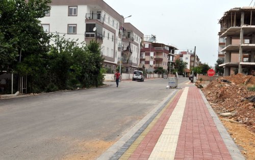 Ahatlı’nın Kaldırımı Yapılıyor
