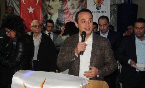 Ak Parti Bayraklı'dan Gövde Gösterisi
