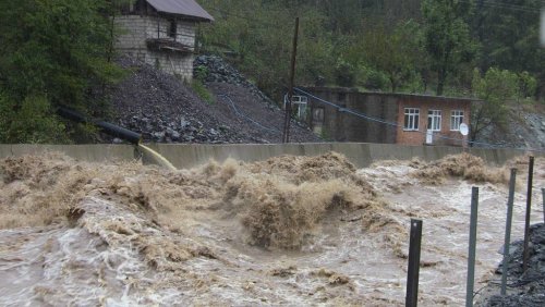 Artvin’de Sağanak Yağış Ve Fırtına