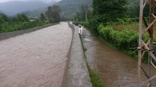 Artvin’de Sağanak Yağış Ve Fırtına