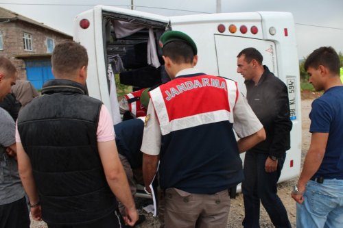 Beyşehir’de Askeri Midibüs Devrildi:3 Yaralı