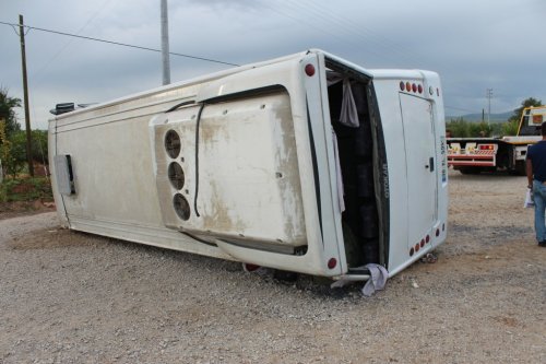 Beyşehir’de Askeri Midibüs Devrildi:3 Yaralı
