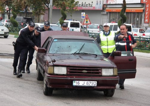Bursa’da Seyir Halindeki Otomobil Alev Aldı