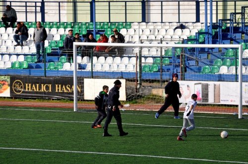 Çevik Kuvvete Geçit Yok