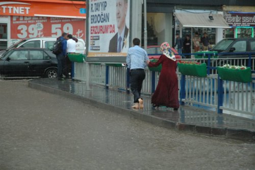 Erzurum'da Hayat Durdu!