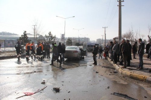 Erzurum’da Trafik Kazası: 3 Yaralı