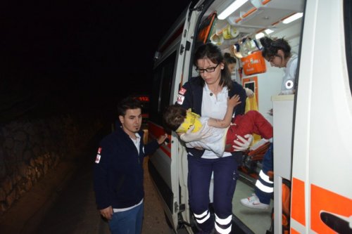 Hurdaya Dönen Araçta Can Pazarı: 3 Yaralı