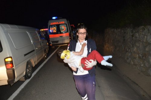 Hurdaya Dönen Araçta Can Pazarı: 3 Yaralı