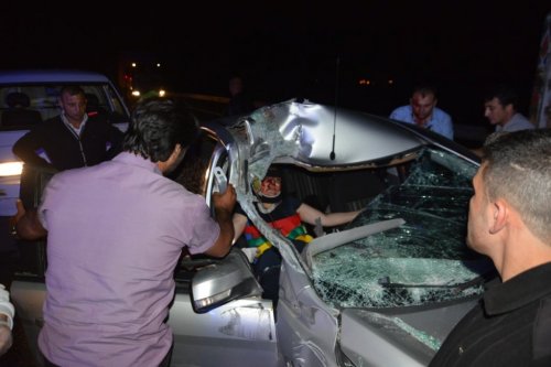 Hurdaya Dönen Araçta Can Pazarı: 3 Yaralı