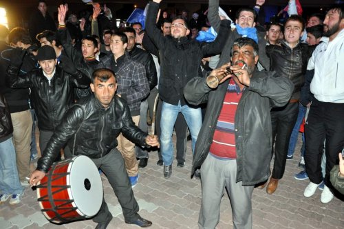 Konya’da Ak Partililer Sevinç Gösterisinde Bulundu