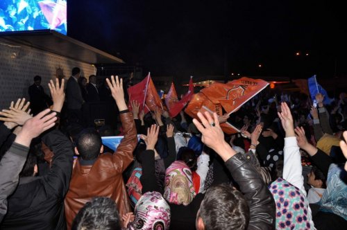 Konya’da Ak Partililer Sevinç Gösterisinde Bulundu