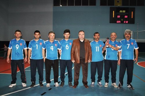 Kurumlar Arası Voleybol Turnuvası Şampiyonu İtfaiye Spor