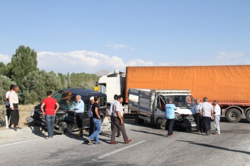 Muradiye’de Trafik Kazası; 4 Yaralı