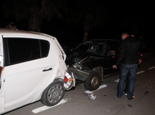 Otomobil Park Halindeki Otomobile Çarptı: 2 Yaralı