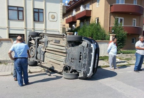 Otomobil Traktörle Çarpıştı: 1 Yaralı