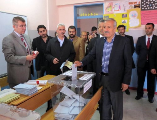 Şahin Ve Tüfenkçi Aynı Okulda Oyunu Kullandı
