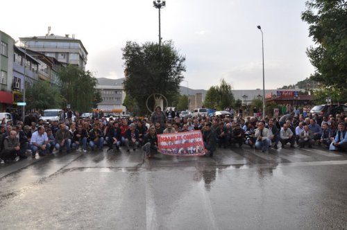 Tunceli’de IŞİD Saldırıları Yol Kapatma Eylemiyle Protesto Edildi