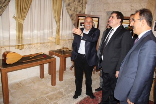 Vali Küçük, Çalışmalara Hayran Kaldı