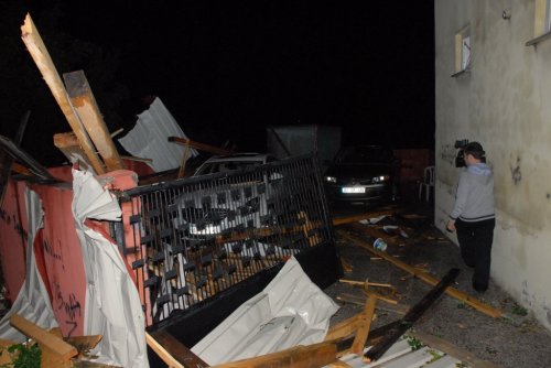 Zonguldak’ta Şiddetli Lodos Çatıları Uçurdu