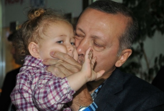 Başbakan Erdoğan Öpe Öpe doyamadı 2