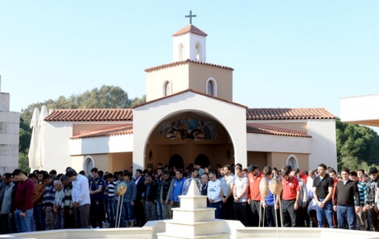 Futbolcular Cuma Namazında Kiliseye Sığmadı 10