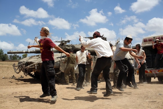Gazze'deki Katliamı İzleyip Kutlama Dansı Yaptılar 3
