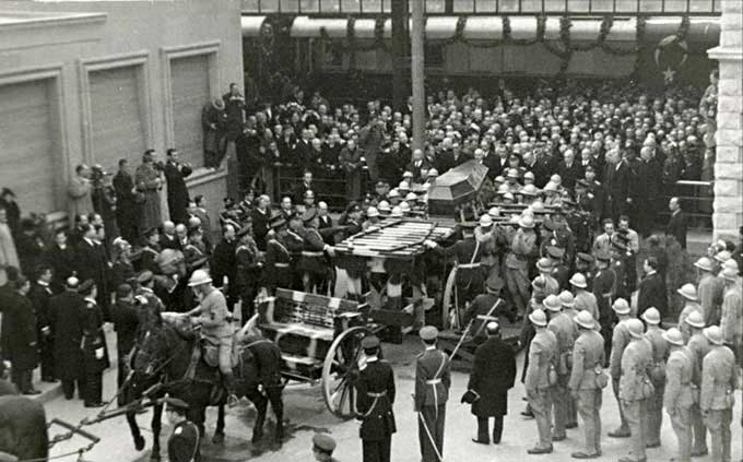 Atatürk'ün Cenazesinden Görülmemiş Fotoğraflar 20