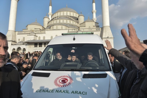 Oktay Vural'ın Eşinin Cenazinden Duygu Dolu Anlar 16