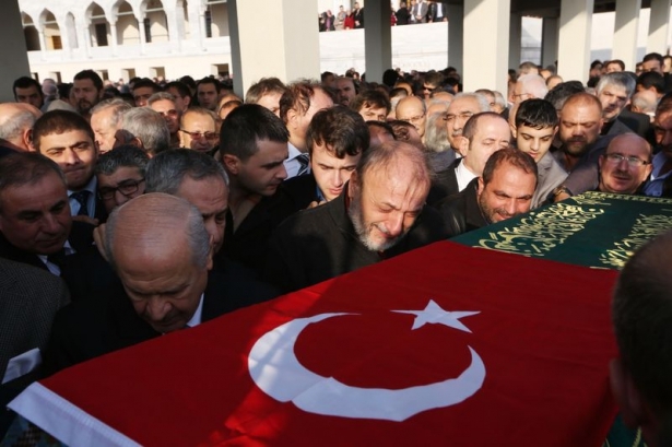 Oktay Vural'ın Eşinin Cenazinden Duygu Dolu Anlar 8