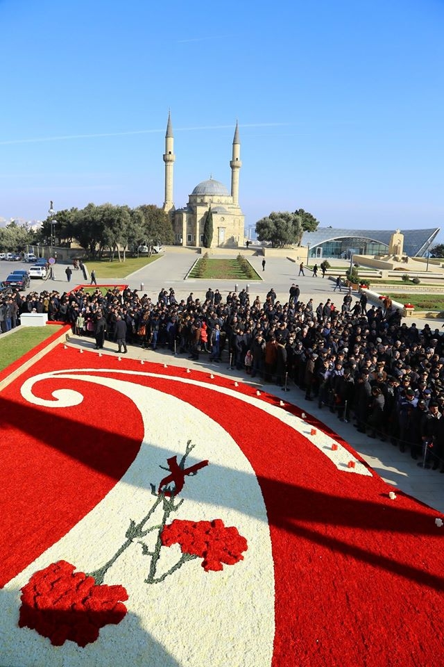 Azerbaycan'da "20 Ocak Katliamı"nın Kurbanları Anılıyor 1
