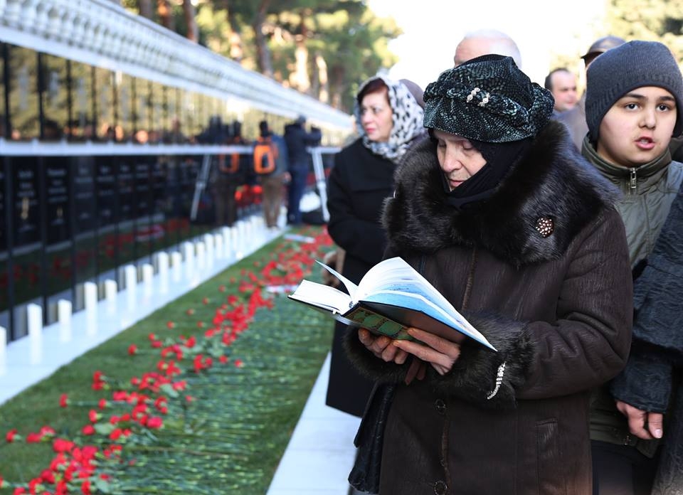Azerbaycan'da "20 Ocak Katliamı"nın Kurbanları Anılıyor 12