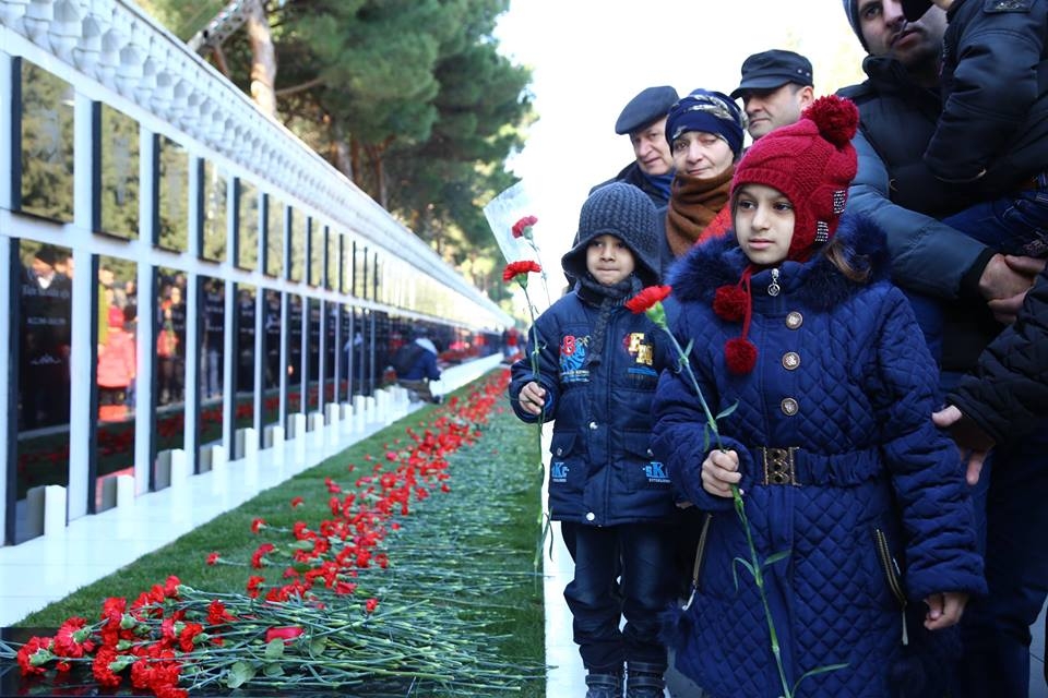 Azerbaycan'da "20 Ocak Katliamı"nın Kurbanları Anılıyor 2