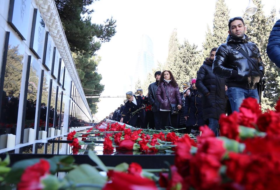 Azerbaycan'da "20 Ocak Katliamı"nın Kurbanları Anılıyor 4