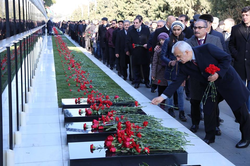 Azerbaycan'da "20 Ocak Katliamı"nın Kurbanları Anılıyor 9