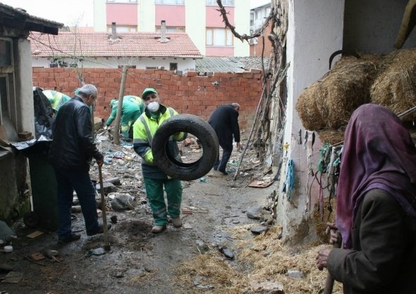 Milyoner Kadının Evinden 5 Ton Çöp Çıktı 8