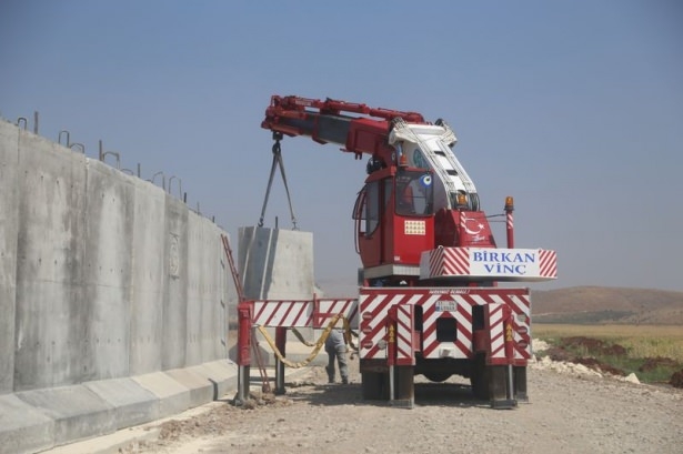 Suriye Sınırına 3 Metrelik Beton Duvar 13