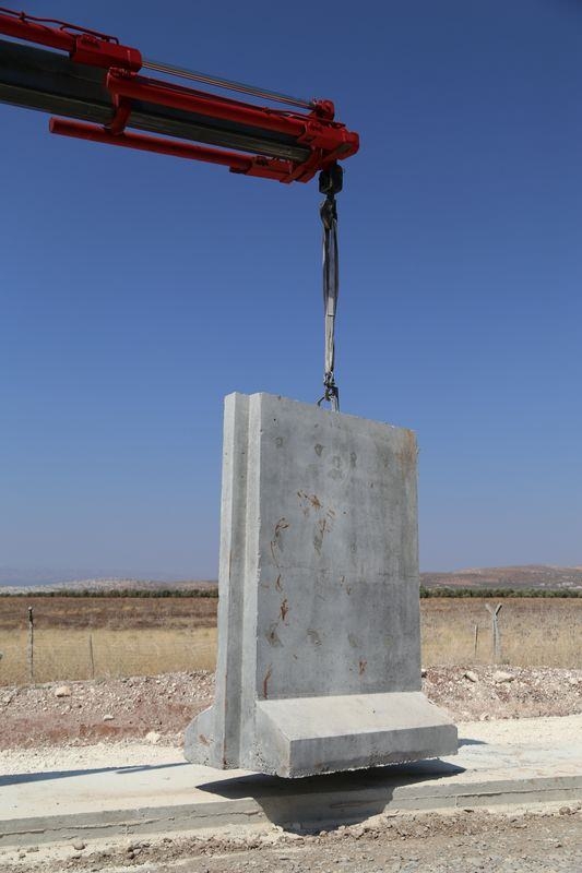 Suriye Sınırına 3 Metrelik Beton Duvar 29