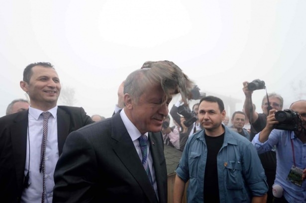 Cumhurbaşkanı Erdoğan'ın başına keklik kondu 1