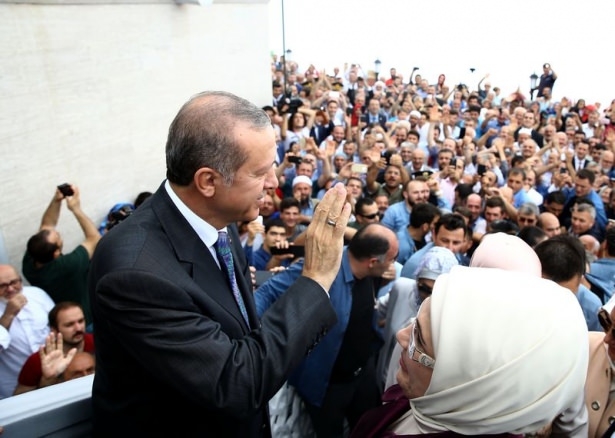 Cumhurbaşkanı Erdoğan'ın başına keklik kondu 15
