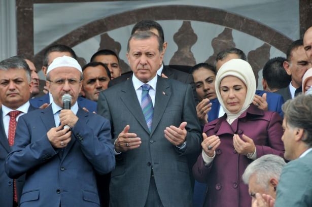 Cumhurbaşkanı Erdoğan'ın başına keklik kondu 16
