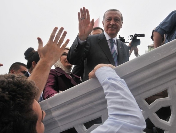 Cumhurbaşkanı Erdoğan'ın başına keklik kondu 18